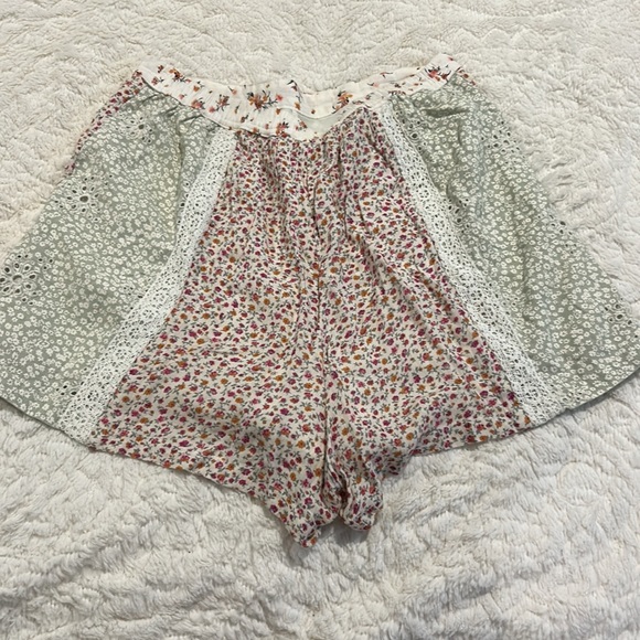 Adorable American Eagle shorts - Picture 3 of 3